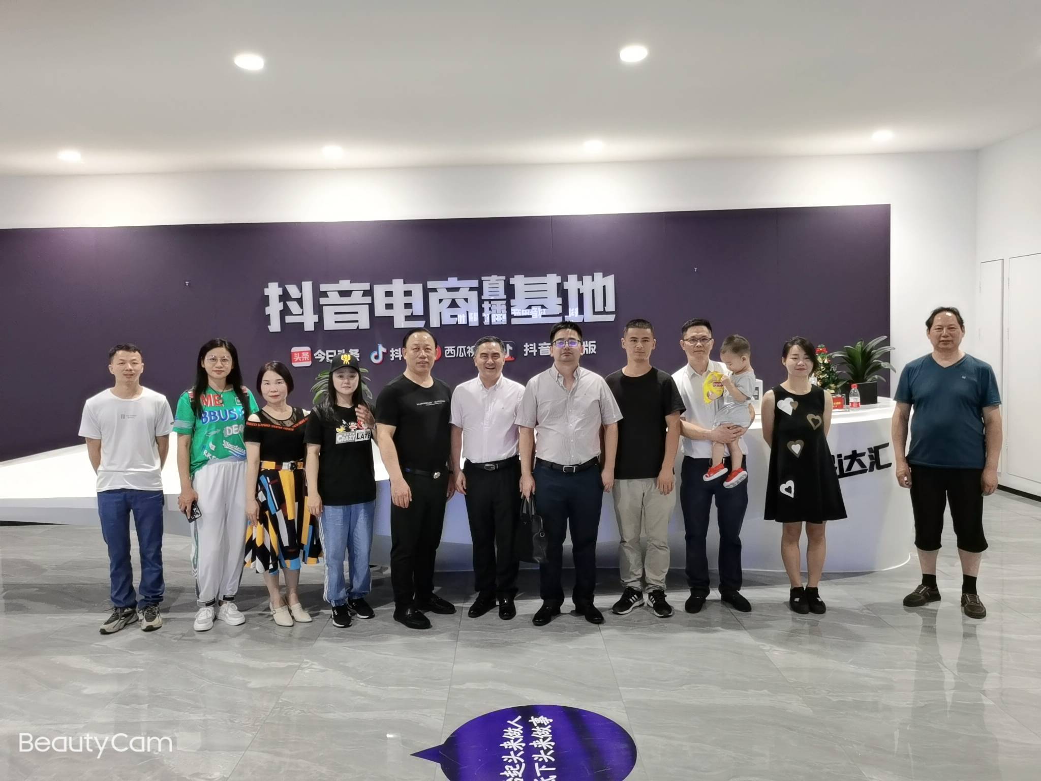 新奧正版免費資料大全,完善的機制評估_桌面款61.943