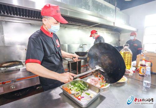 最新學校食堂招工啟事，尋找熱愛餐飲服務(wù)的您加入我們的團隊！