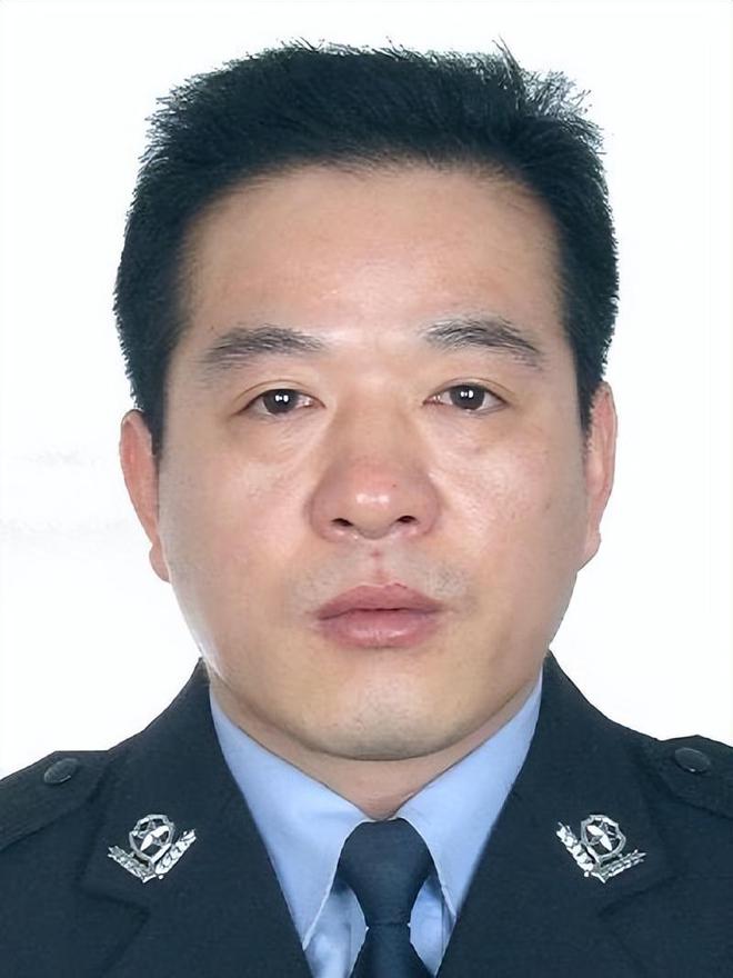 歙縣公安局新任領(lǐng)導(dǎo)團(tuán)隊引領(lǐng)公安事業(yè)邁向新高度